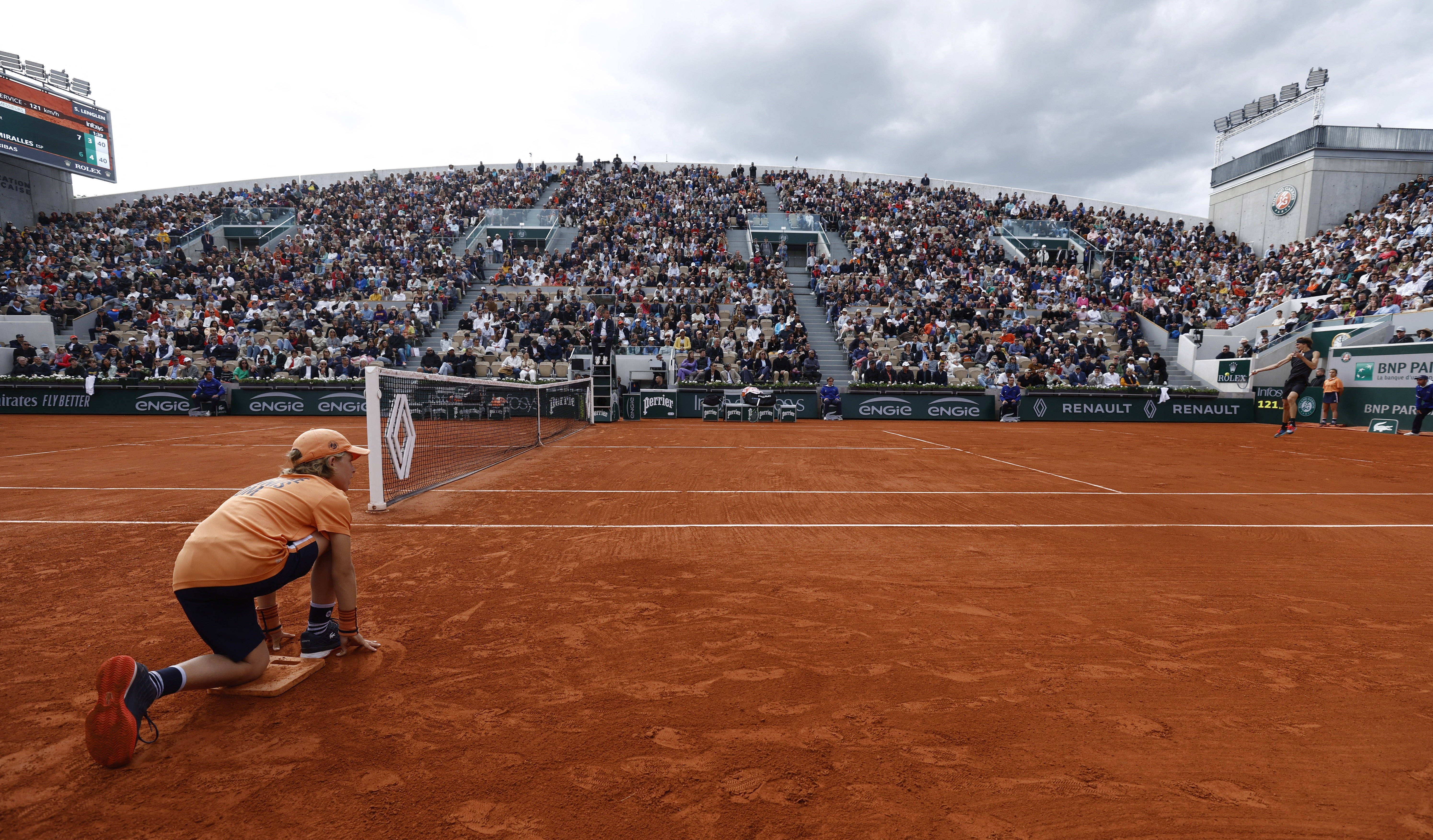开云在线直播-西班牙网球队完胜日本网球队，兹维列夫完成帽子戏法