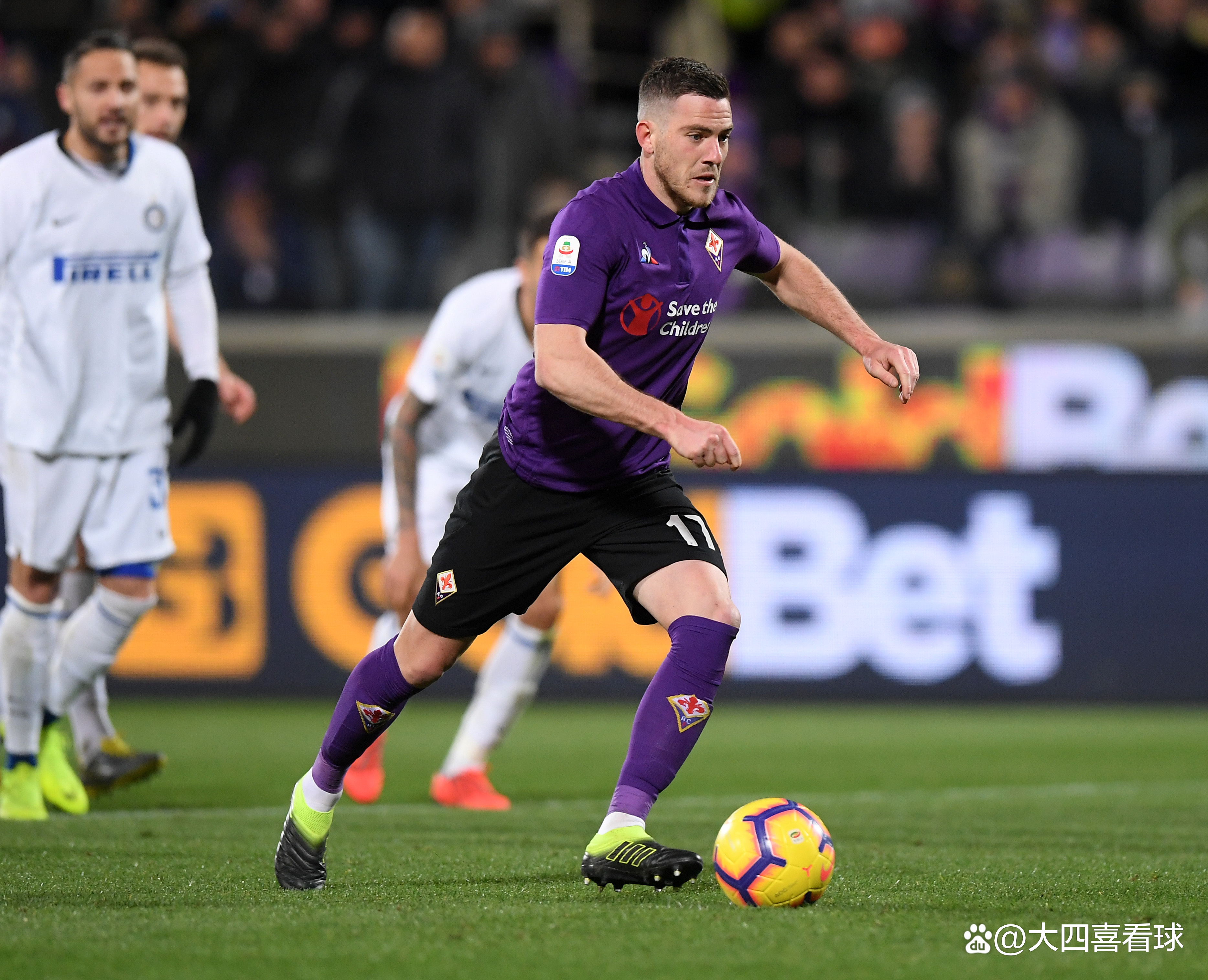 开云体育在线-佛罗伦萨客场不敌强敌，战绩略显低迷