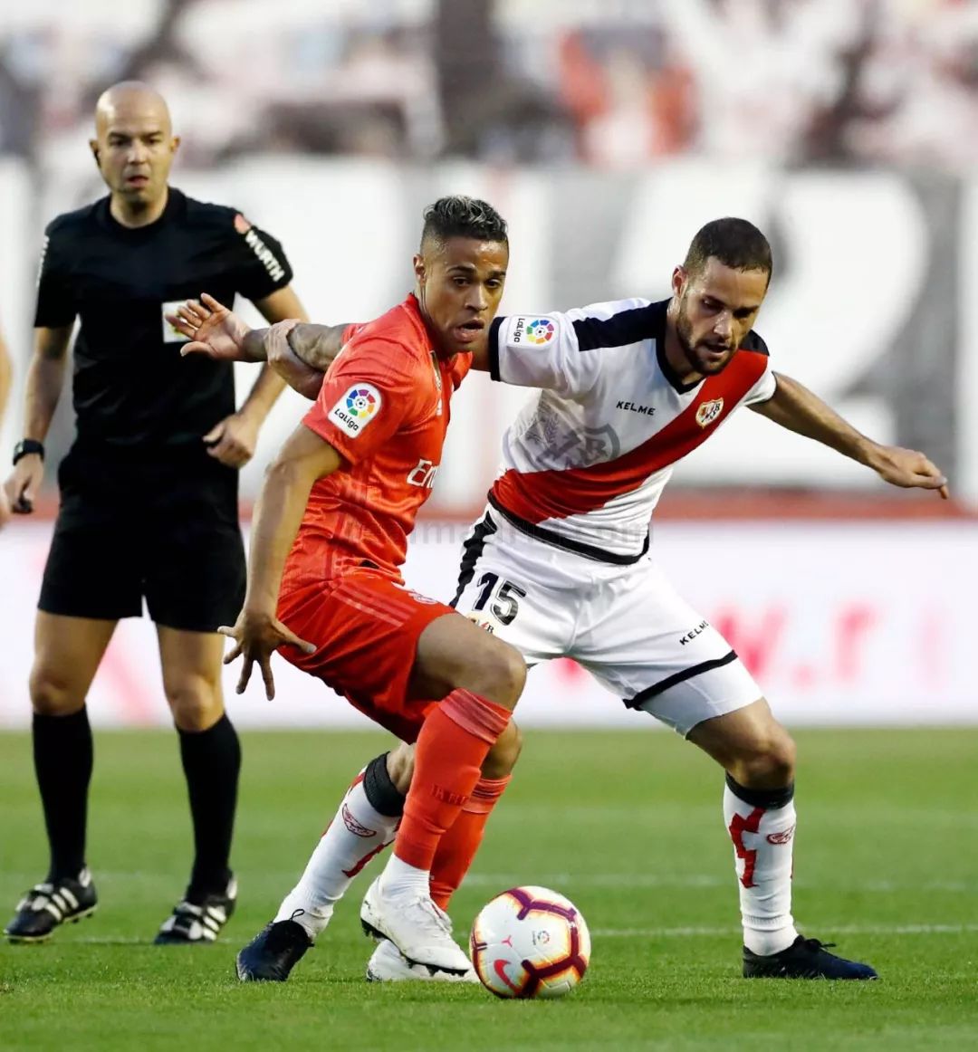 巴列卡诺客场夺分，排名逐渐上升