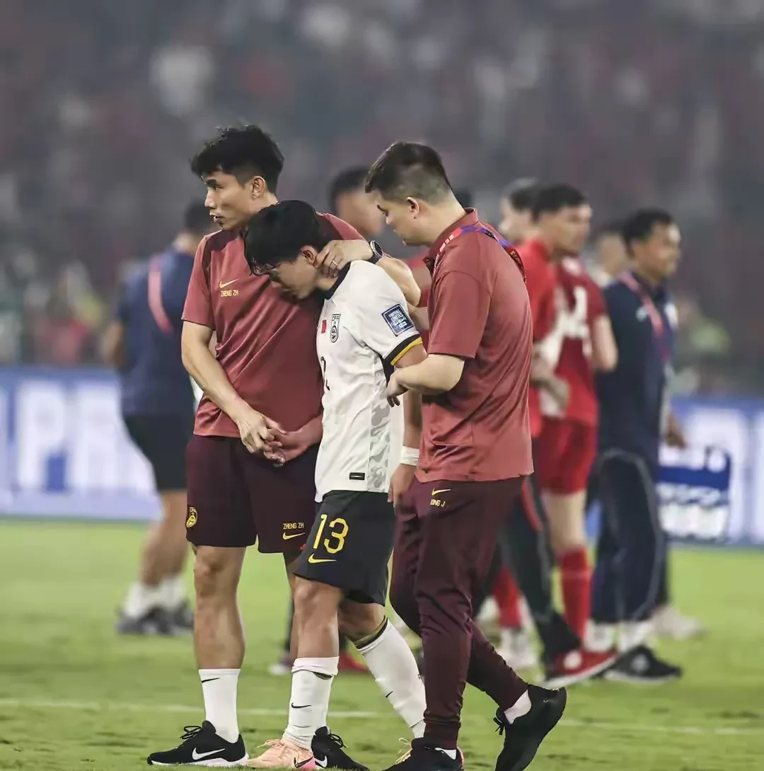 开云体育登录-足球比赛激烈对抗，胜负悬念难分