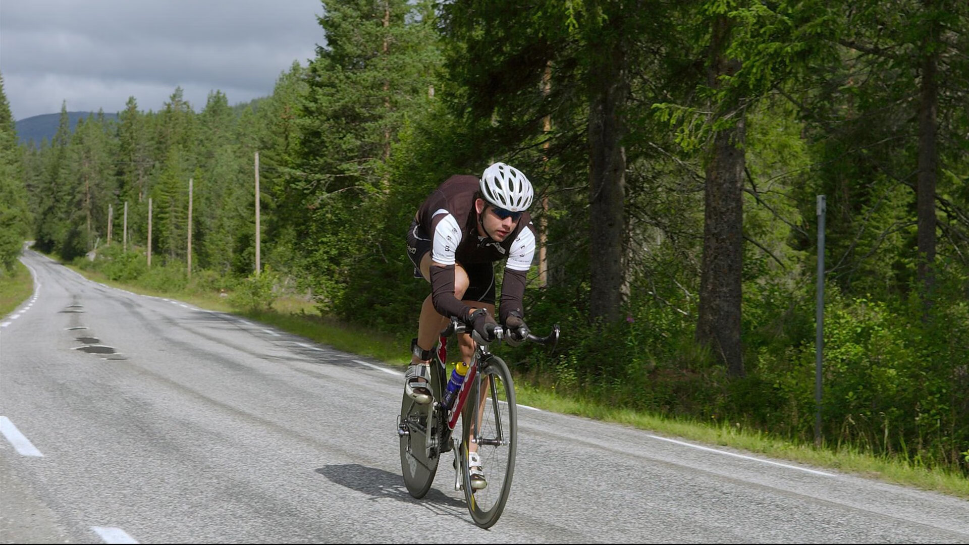 范弗利特冰火交响曲，活塞横扫森林狼背后的唯一性叙事