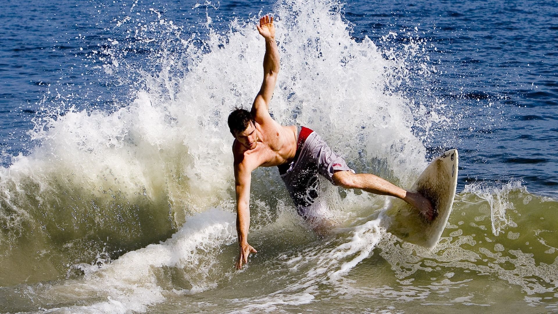 跨界启示录，当热火节奏掌控雄鹿，戈贝尔在英超争冠接管的战术隐喻